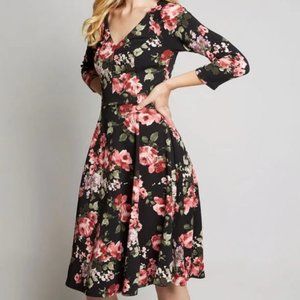 Modcloth Fervour pink floral midi dress Small